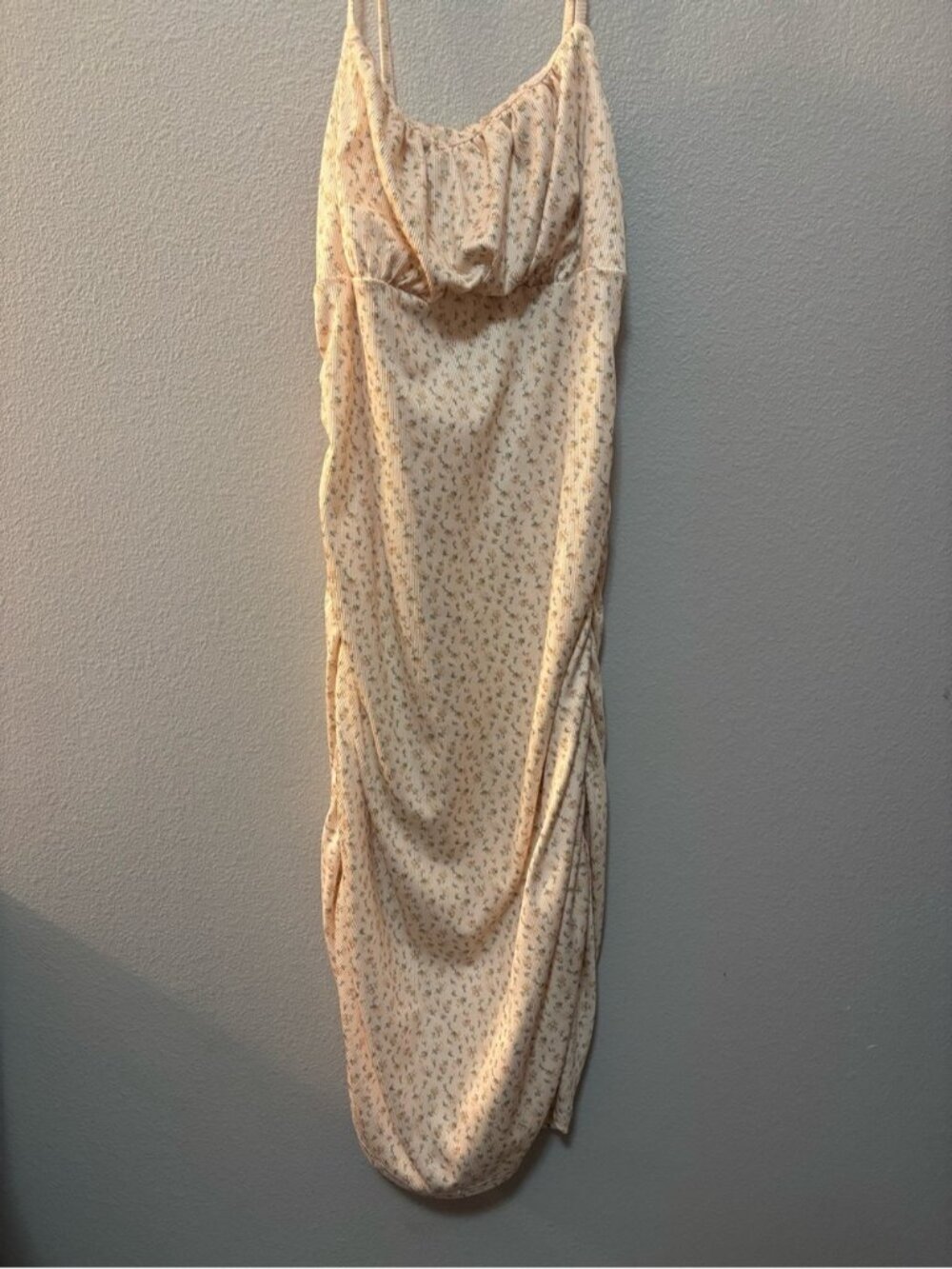 💜$2 Deals- Light Floral Medium Ruched Slip Dress in Cream